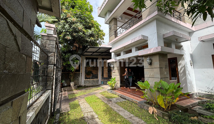 For Rent Luxurious & Spacious 2-Story House in Wonocatur, Banguntapan Near Jogja City Center 2
