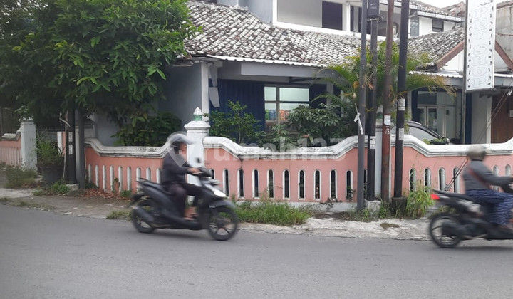 Rumah + Toko Komersial di Jalan Anggrek Maguwoharjo, Sleman