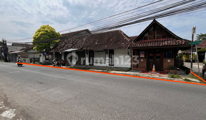Premium Hook Land in Condongcatur Sleman - Strategic Location, Suitable for Exclusive Boarding Houses or Shop Houses.