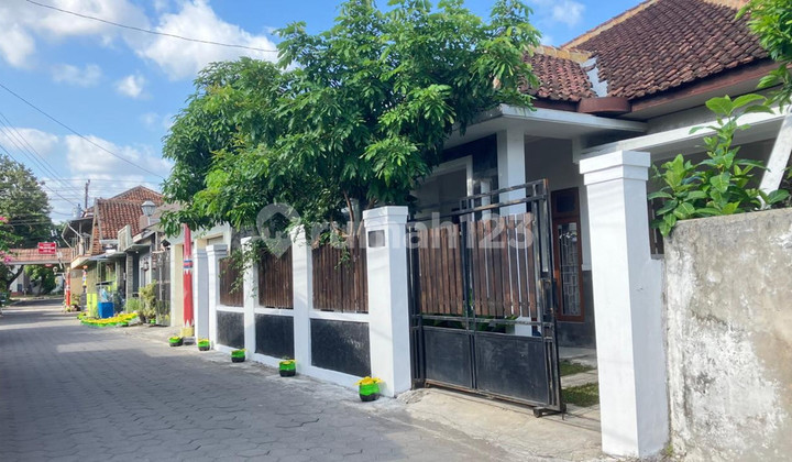 Investasi Rumah 1,5 Lantai LT 390 Meter Persegi di Dekat Pasar Stan, Ring Road Utara