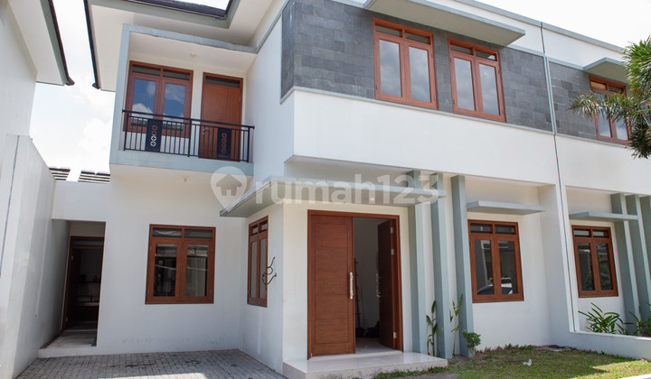 Rumah Mewah Full Furnish Dalam Cluster di Utara Mirota Godean, Tegalrejo, Yogyakarta