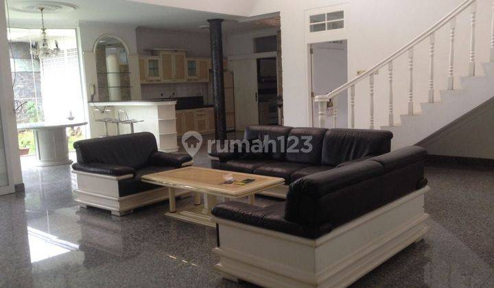 TR-005 DISEWAKAN RUMAH FULL FURNISHED SETRASARI BANDUNG 2