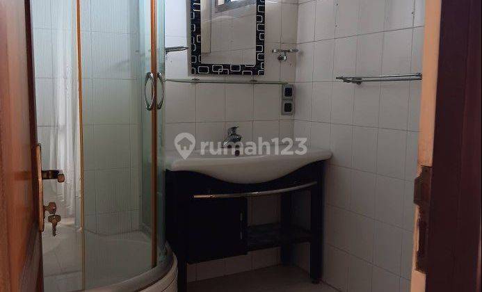 Sl- Dijual Cepat Rumah Tinggal 3 Lantai Di Komplek Setra Duta Bdg 2