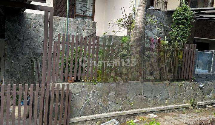 Sl- Dijual Cepat Rumah Tinggal 3 Lantai Di Komplek Setra Duta Bdg 1
