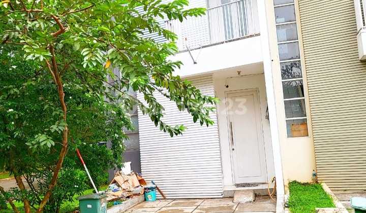 Dijual Cepat Rumah 2 Lt Depan Taman