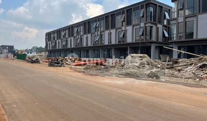 Affordable 3-Storey Shop House in Park Serpong, 10 Minutes to Gading Serpong Affordable 3-Storey Shop House in Park Serpong, 10 Minutes to Gading Serpong