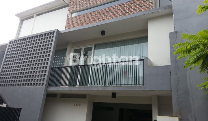 Rumah 3 Lantai Siap huni di Taman Meruya Ilir