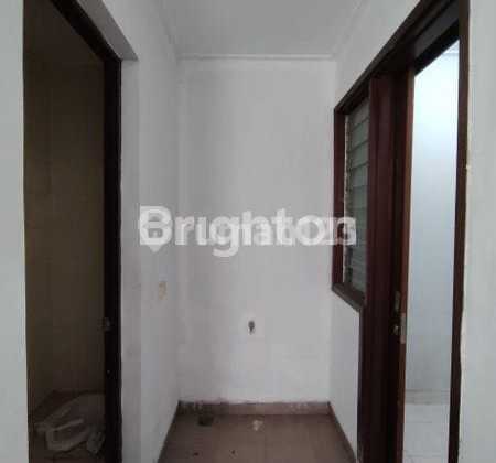 Ready-to-Live House Green Lake City Cluster East Asia Cipondoh Tangerang House in Cipondoh Good 2