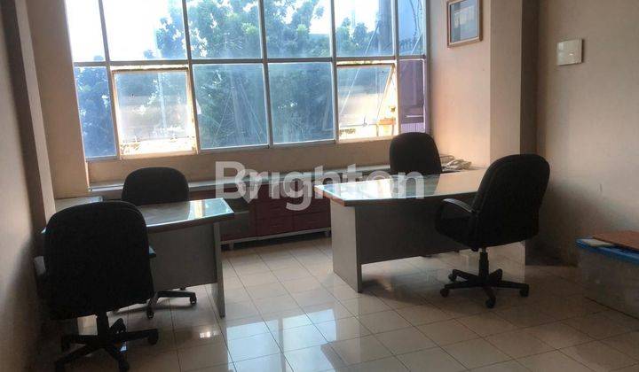 Ruko 4 lantai full furnished Strategis siap pakai di pinggir jalan raya Meruya Hilir 2