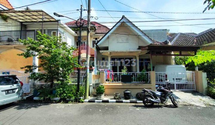 Rumah Bagus Kamar Banyak di Sulfat, Malang 1