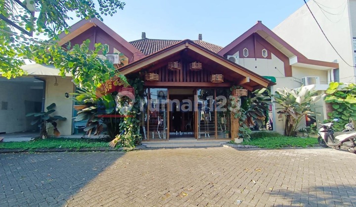 DIJUAL Rumah Lokasi Strategsi dekat Jalan Besar Ijen Dekat Pasar Oro-oro Dowo, Hotel Shalimar, Diantara Mall MOG & Matos Cocok untuk Cafe atau Usaha Lainnya Kota Malang