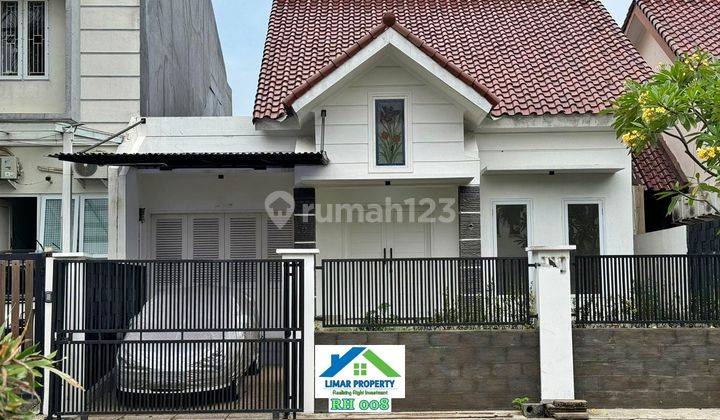 Disewakan Rumah 1,5 Lantai Fasilitas Lengkap di Raffles Hills 1