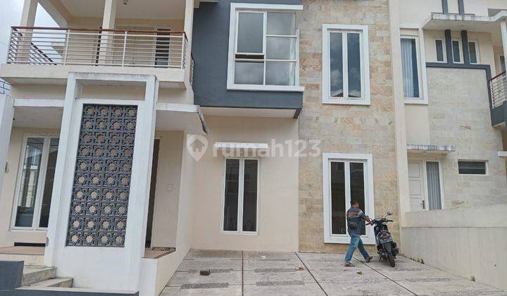 Rumah modern dengan nuansa villa townhouse, batu 2