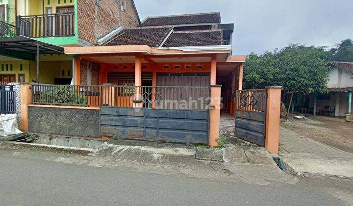 Rumah 1,5 lantai, bisa untuk usaha, dekat jalan poros pakis 1