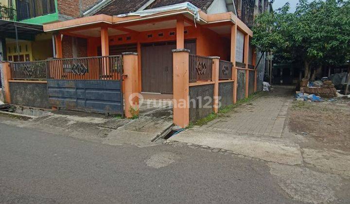 Rumah 1,5 lantai, bisa untuk usaha, dekat jalan poros pakis 2