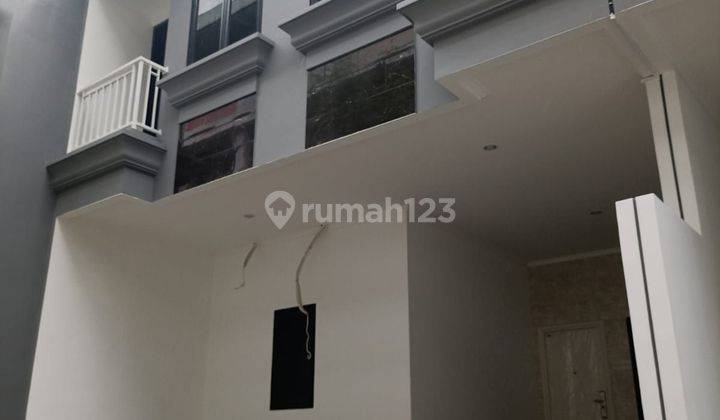 Rumah Mewah, 2 Menit Jl Letjen Suprapto Lokasi Strategis 1