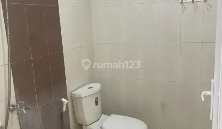 Rumah Kontrakan Bagus Unfurnished di Dekat Tip Top Ciputat, Tol Serpong Cinere, Tangerang Selatan 2