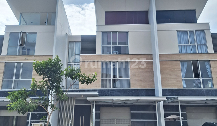 For Sale PIK View Golf Course House. 10x32, 3 floors. Ready to occupy. CHEAPEST.