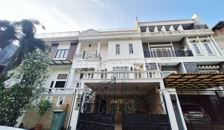 FULLY FURNISHED. Beach House Pantai Indah Kapuk 10x15 4 Floors. Move-in Ready, Luxurious Well-Maintained Complex