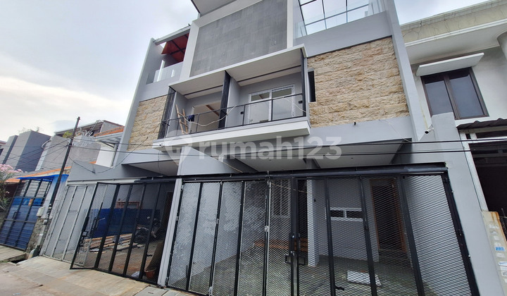 DIJUAL Rumah Baru Duri Kepa 6x15 3 Lantai 6 Kamar . Baru di Bangun, Bagus Banget . Jual Rumah Kebun Jeruk Jakbar