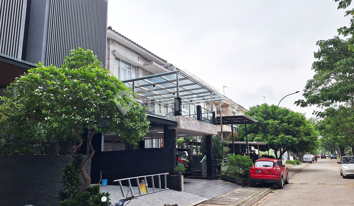 Rumah Mewah Pantai Indah Kapuk Full Furnished 8x24 3 lantai . Cluster Elite Crown Golf . Full Renovasi 2