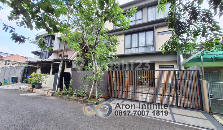 Dijual Rumah Permata Buana 10X20 4Lantai Full Furnish Mewah