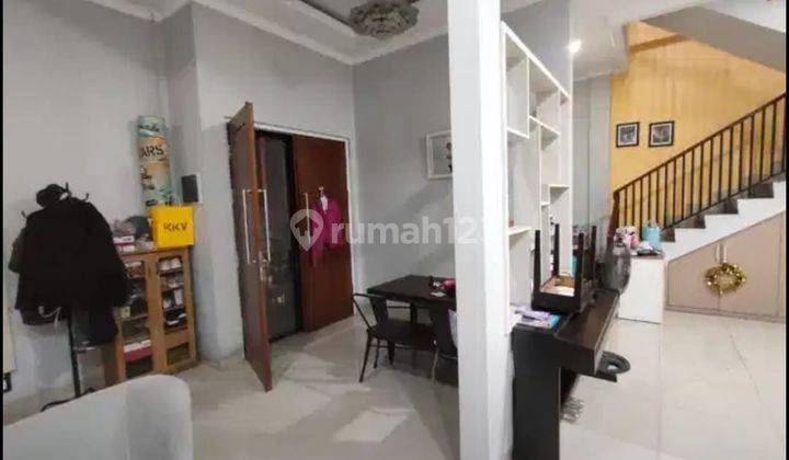 Dijual rumah di Taman Semanan Indah
Ukuran 9x15
Luas tanah 135 meter2
Luas bangunan 210 meter2 2