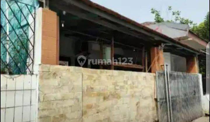 Dijual Rumah di perum Taman Meruya Ilir

Luas tanah 120m2
Luas bangunan 100m2 2