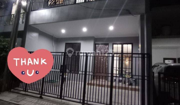 Dijual Rumah baru 2 lantai Taman Royal 3 
Uk 6 x 10 
Kamar mandi 2
Kamar tidur 3
Ruang tamu 
Ruang keluarga di atas
Dapur
Taman kecil di bawah
Parkiran muat 1 mbl kecil
Balkon 
Tempat jemur
Listrik 3500 watt
Air jet pump
Harga 1,5 M nego.
Sertifikat SHM
 1