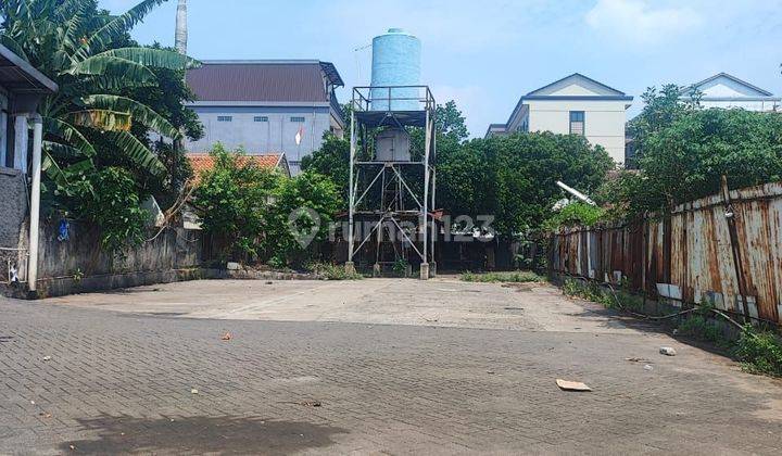 Disewakan tanah plus bangunan di kembangan joglo jakarta barat 

Uk 2.224m2
Cocok utk gudang 
Rental, ekspedisi dll 
Harga sewa 500jt/th 1