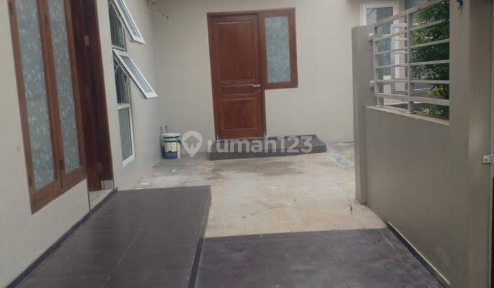 Dijual Rumah Metro Permata 1 Tangerang

dua Lantai 
semi Furnished  Ukuran 10x20m² (200) Meter
lb. 360m²
kt. 4+1
km 4
hadap Timur
hgb
listrik 3500 Watt
bangunan Baru  2