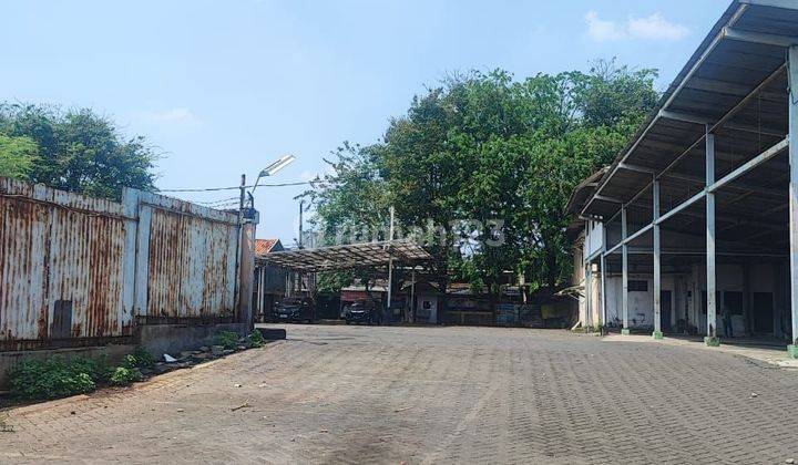 Disewakan tanah plus bangunan di kembangan joglo jakarta barat 

Uk 2.224m2
Cocok utk gudang 
Rental, ekspedisi dll 
Harga sewa 500jt/th 2