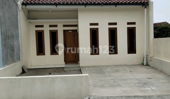 Sell Cheap House with SHM +IMB Legality in Bandung City. Sell Cheap House with SHM +IMB Legality in Bandung City.