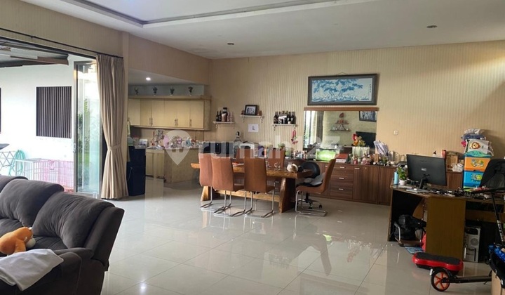 Luxurious house. Comfortable residential location. Ready to live in, well-maintained.