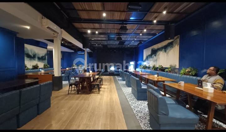 Strategic business space, commercial property ready to generate high income.