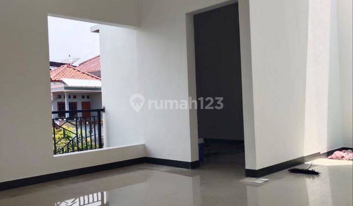 Dijual Rumah Baru Hook Semolowaru Surabaya 2