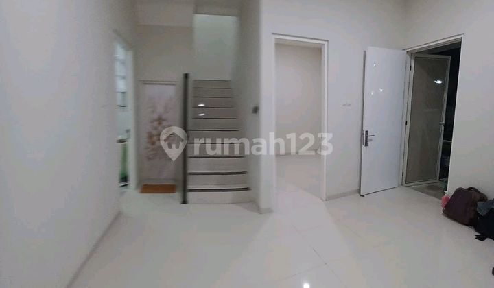 Semanggi 2-Story Tourist Spot, Well Renovated Semanggi 2-Story Tourist Spot, Well Renovated