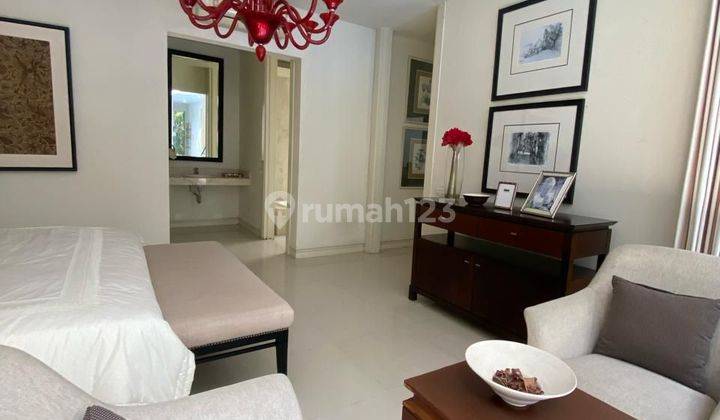 Rumah Villa Eksklusif Full Furnish ada Kolam Renang Cantik  2