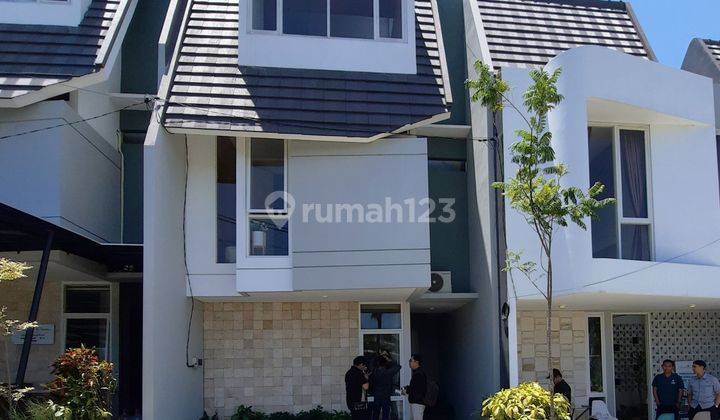 Rumah Modern 3 Lantai Di Dekat Balai Kota Malang 1