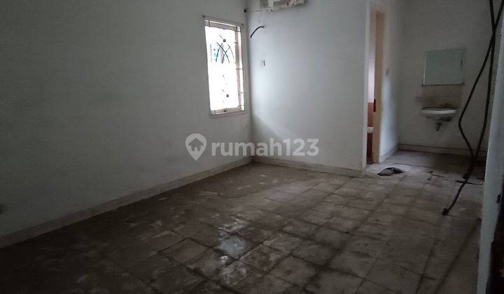 Rumah di Villa Danau indah Butuh Renovasi 1