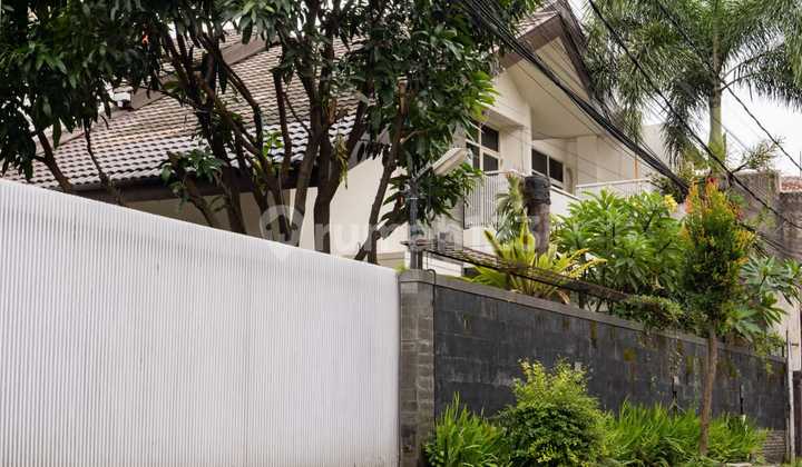 Rumah Mewah Di Komplek Kurdi Timur Asri Dan Nyaman Di Pusat Kota Bandung