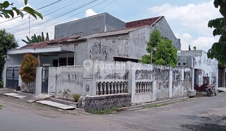 Dijual Rumah Tinggal Hook Dan Kebun di Jalan Veteran, Gurah, Kota Kediri 1