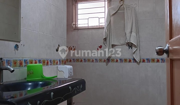 TWO-STORY HOUSE INSIDE KOTA WISATA CIBUBUR CLUSTER 2