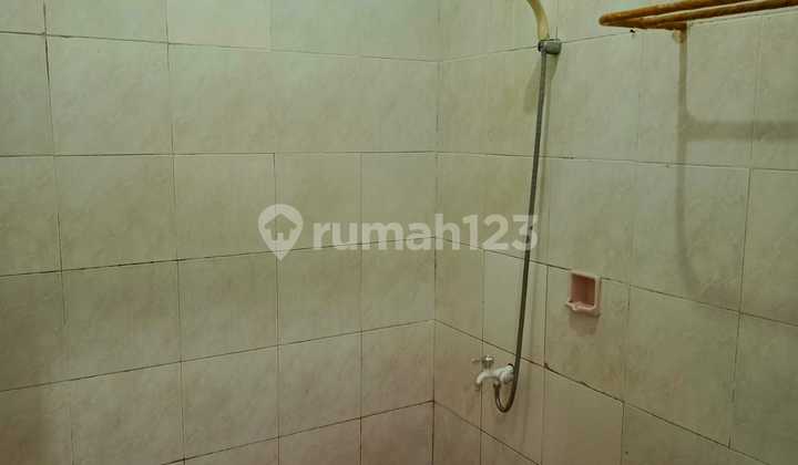 For Sale Quickly, 5-Minute Walk to UI Depok Campus Building 2