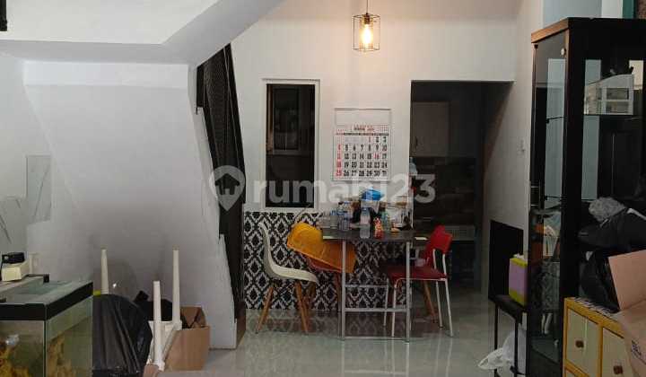 Dijual Cepat Rumah di Willa Depok Asri, 2 Lantai Bagus Semi Furnish