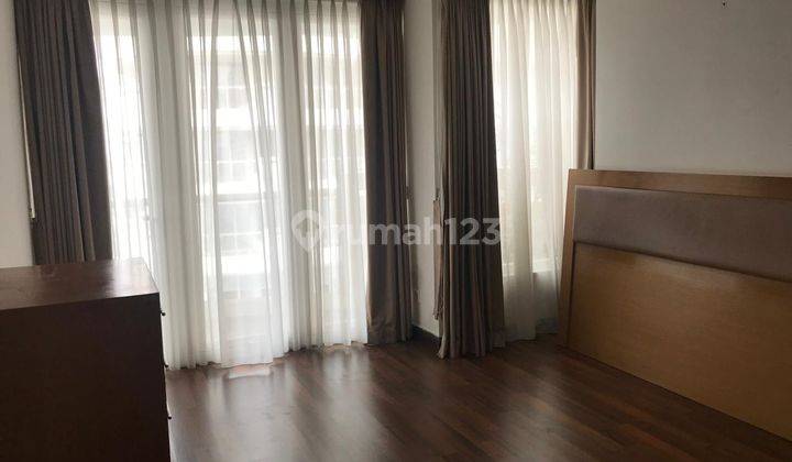 Apartment The Royale Springhill Residences 3 BR Furnished Bagus 2