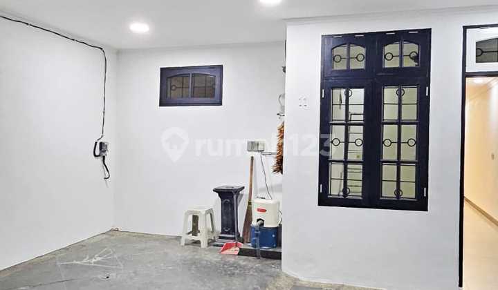 Dijual Rumah 2 Lantai Baru Renovasi Rumah SHM Bagus