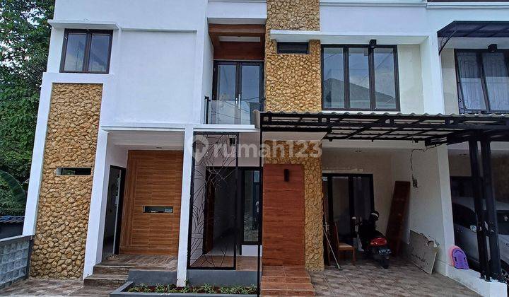 Rumah 5 kamar di tengah kota depok suasana asri fasilitas lengkap 1