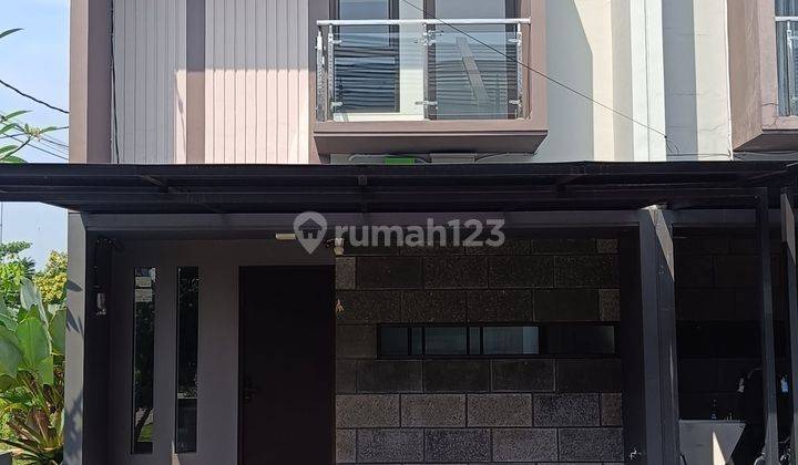 Rumah 2 lantai siap huni di jln raya Bogor fasilitas lengkap  1