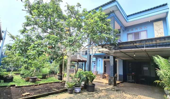 Rumah Asri Taman Luas